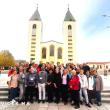 A Medjugorje-i kegytemplom előtt (Fotó: Via Mariae p.t.)