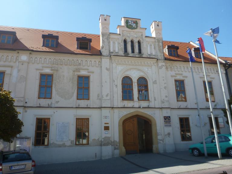 Zichy-kúria ma a városi hivatal épülete