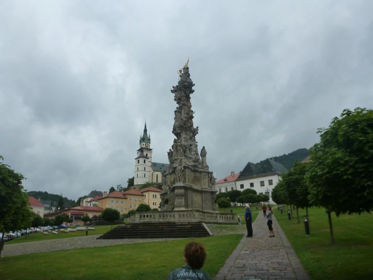 Szentháromság-szobor a főtéren