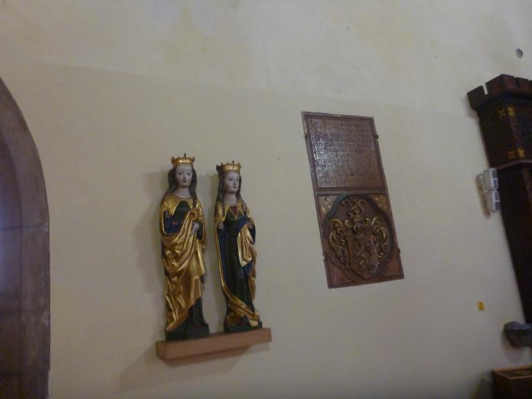 Szent Katalin és Szent Borbála szobrai