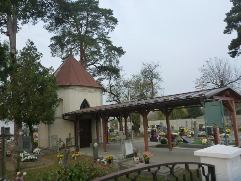 Hódi temetője egy 1820-ban épült kápolnával