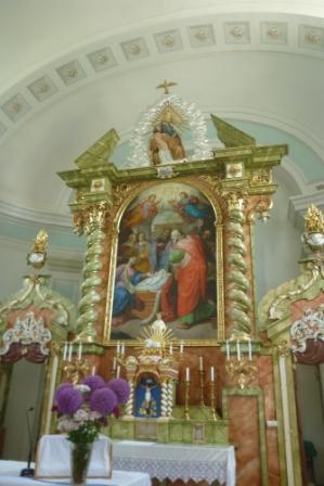 Az oltárkép Szűz Mária születését ábrázolja, ezért Kisboldogasszony napján van a búcsú