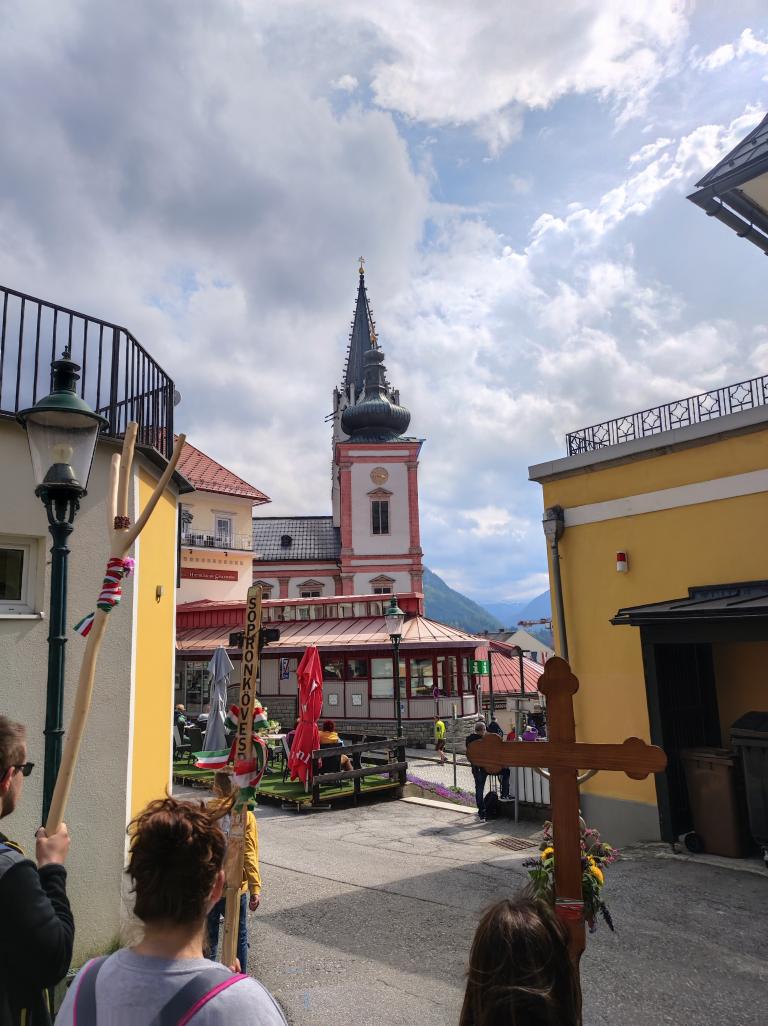 Énekszóval érkezünk a bazilikához