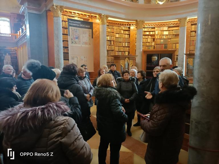 A pannonhalmi könyvtárban (Fotó: Via Mariae)