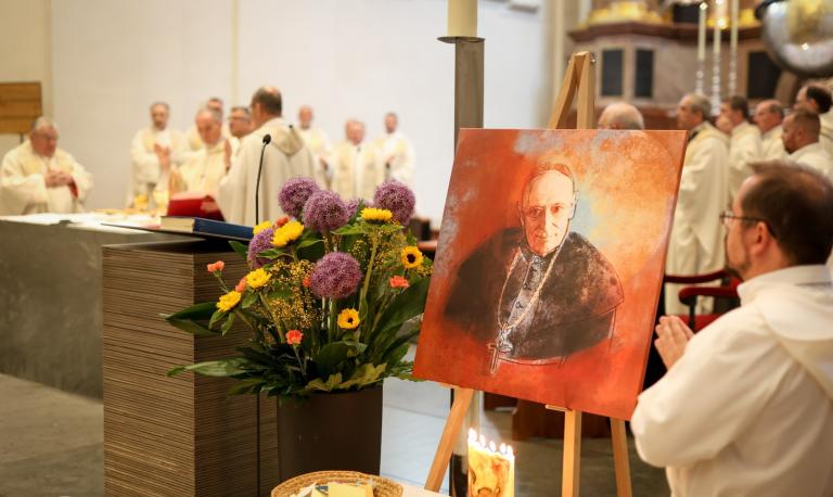 A Mindszenty József bíborost ábrázoló festmény a mariazelli bazilikában (Fotó: Magyar Kurír)