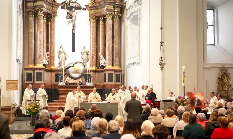 Szentmise a mariazelli kegytemplomban Mindszenty bíboros boldoggá avatásáért (Fotó: Magyar Kurír)