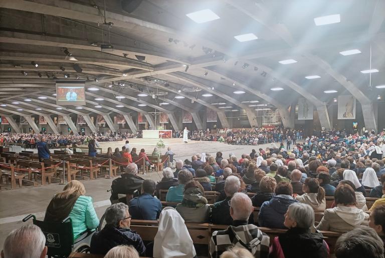 Szentmise Lourdes-ben (Fotó: Via Mariae Pt.) Szentmise Lourdes-ben (Fotó: Via Mariae Pt.)