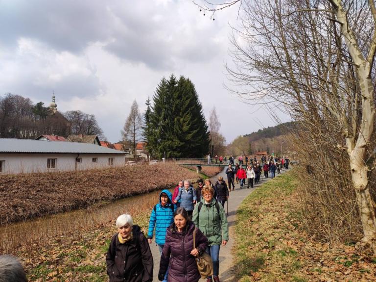 Gyalogosan indultak el a Gyöngyös-patak mentén (Fotó: Via Mariae Pt.)