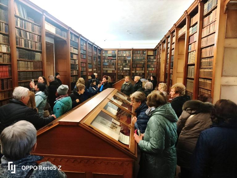 A zirci apátság könyvtárában (Fotó: Via Mariae p.t.)