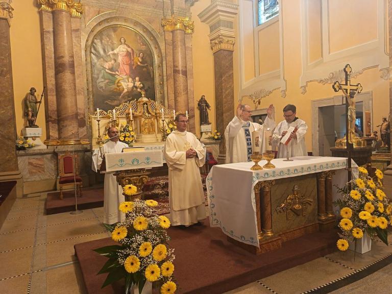 Szentmise a kistapolcsányi kegytemplomban (Fotó: Mikócza László)