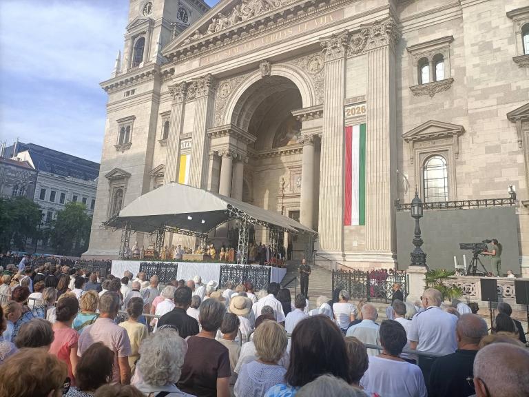 Ünnepi szentmise a Szent István-bazilika előtt (Fotó: Via Mariae p.t.)