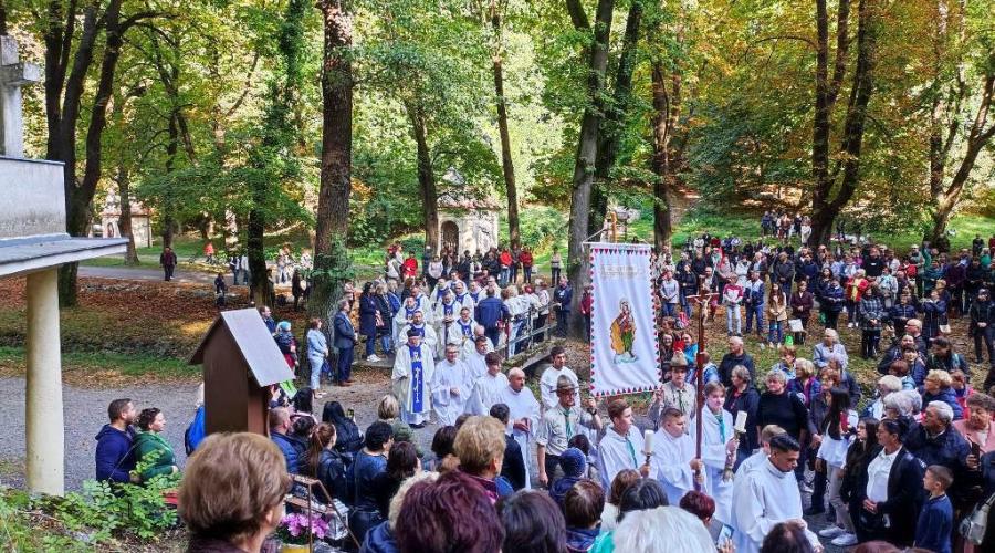 Máriavölgyi Magyarok Nagyasszonya-búcsú (Fotó: Mária Út a Felvidéken) Máriavölgyi Magyarok Nagyasszonya-búcsú (Fotó: Mária Út a Felvidéken)